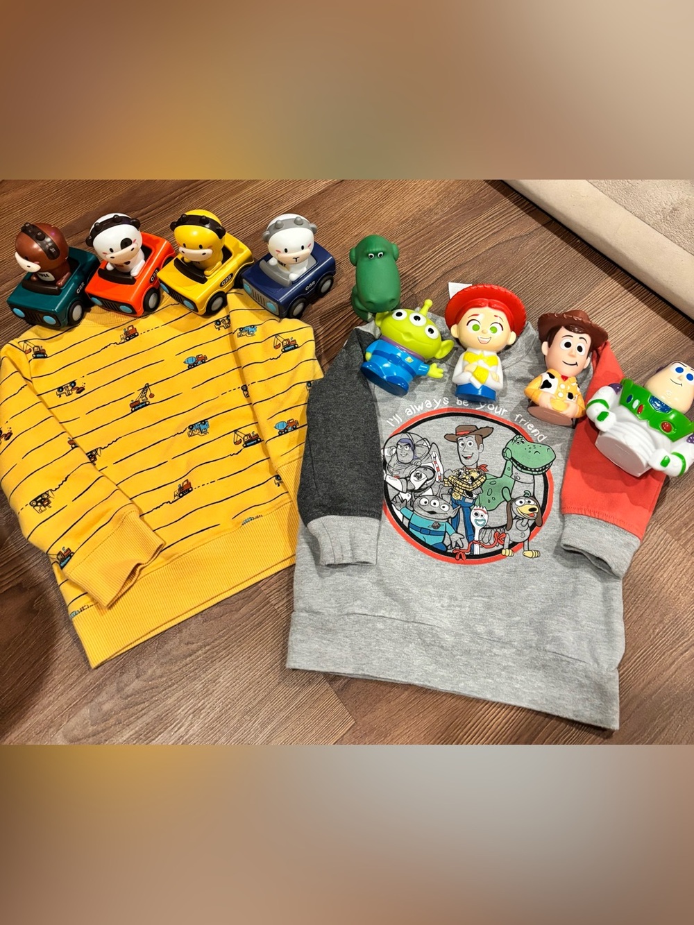 🎉(18m) Disney Toy Story & Construction Bundle | Sweatshirts & Matching Toys